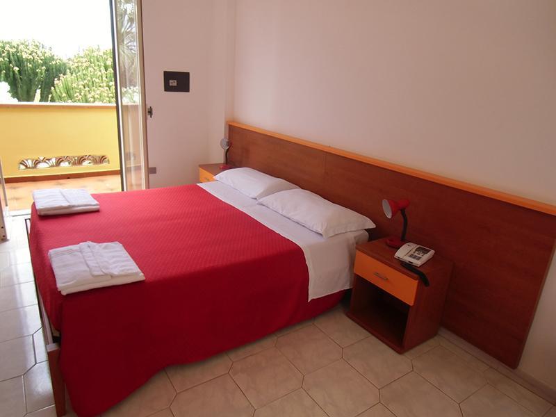 Villaggio Hotel Club Calanovellamare Piraino Zimmer foto