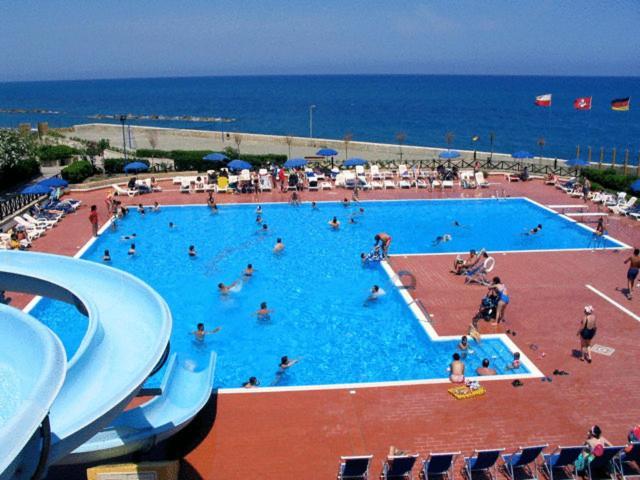 Villaggio Hotel Club Calanovellamare Piraino Exterior foto